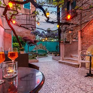 Casa Boccassini , Velence Olaszország