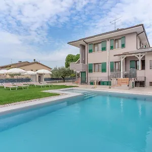 Apartment -free Pool And Parking- Garda House, Castelnuovo del Garda