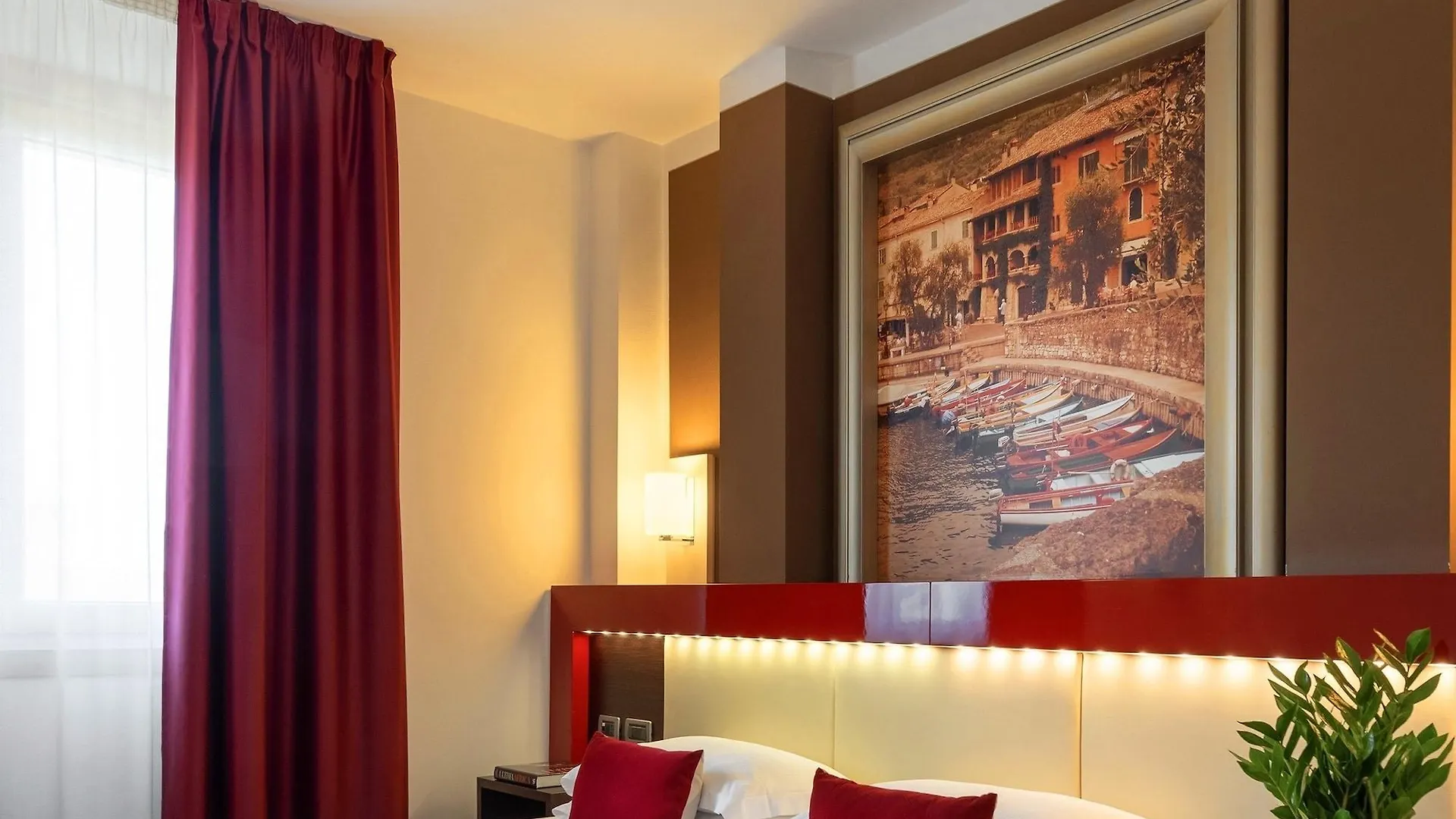 Kairos Garda Hotel Castelnuovo del Garda 3*,
