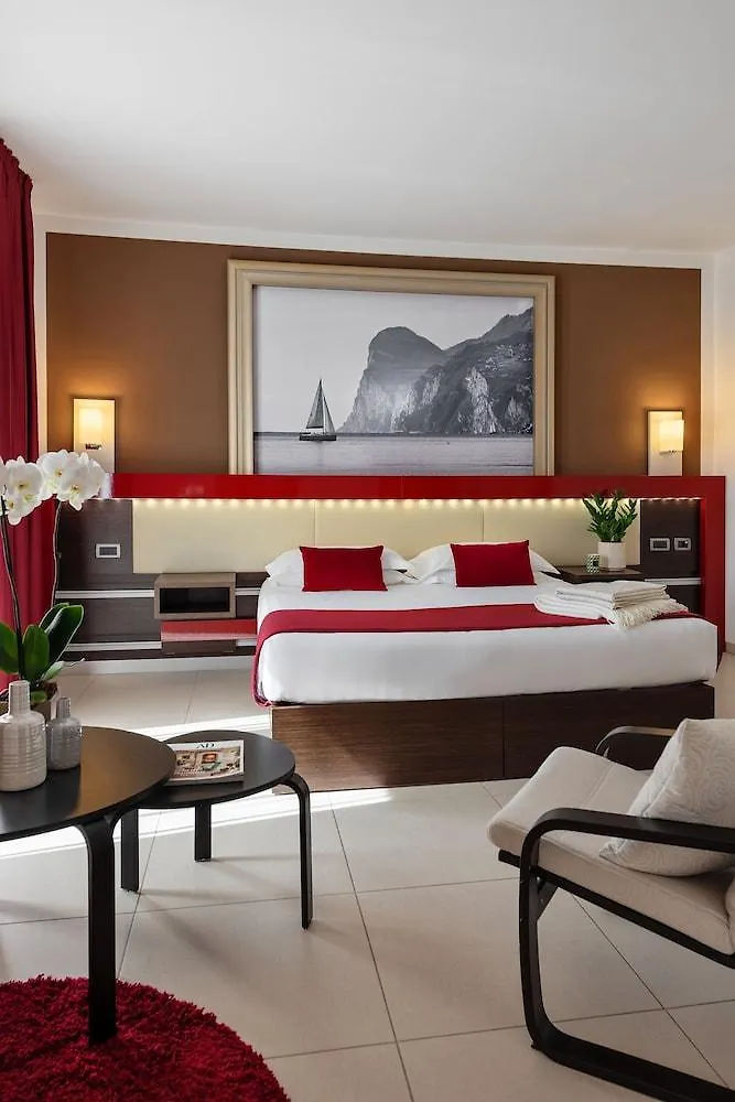 Kairos Garda Hotel Castelnuovo del Garda 3*,