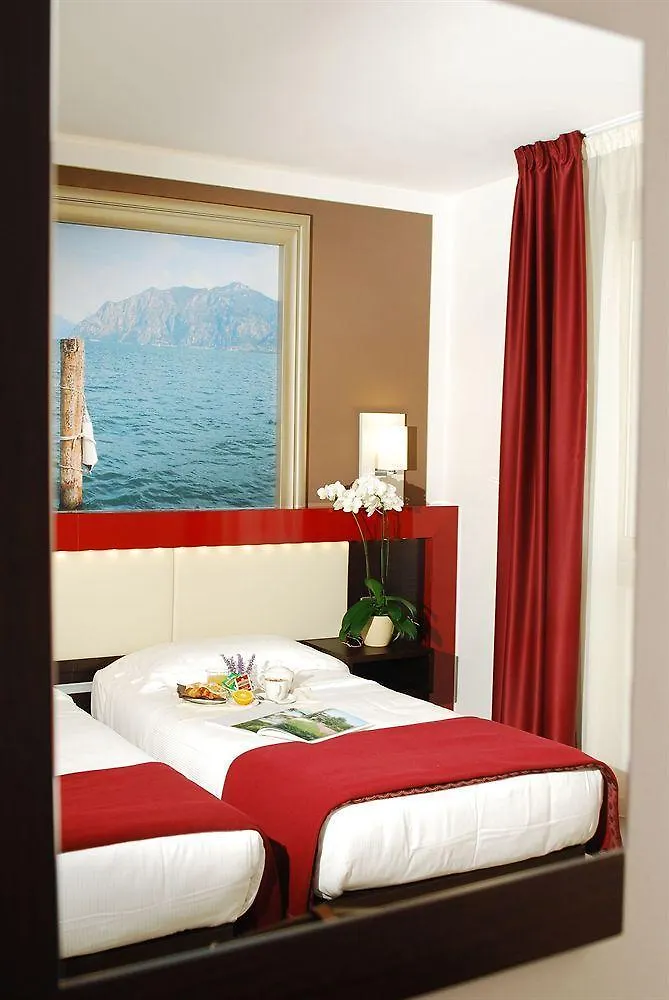 Kairos Garda Hotel Castelnuovo del Garda 3*,
