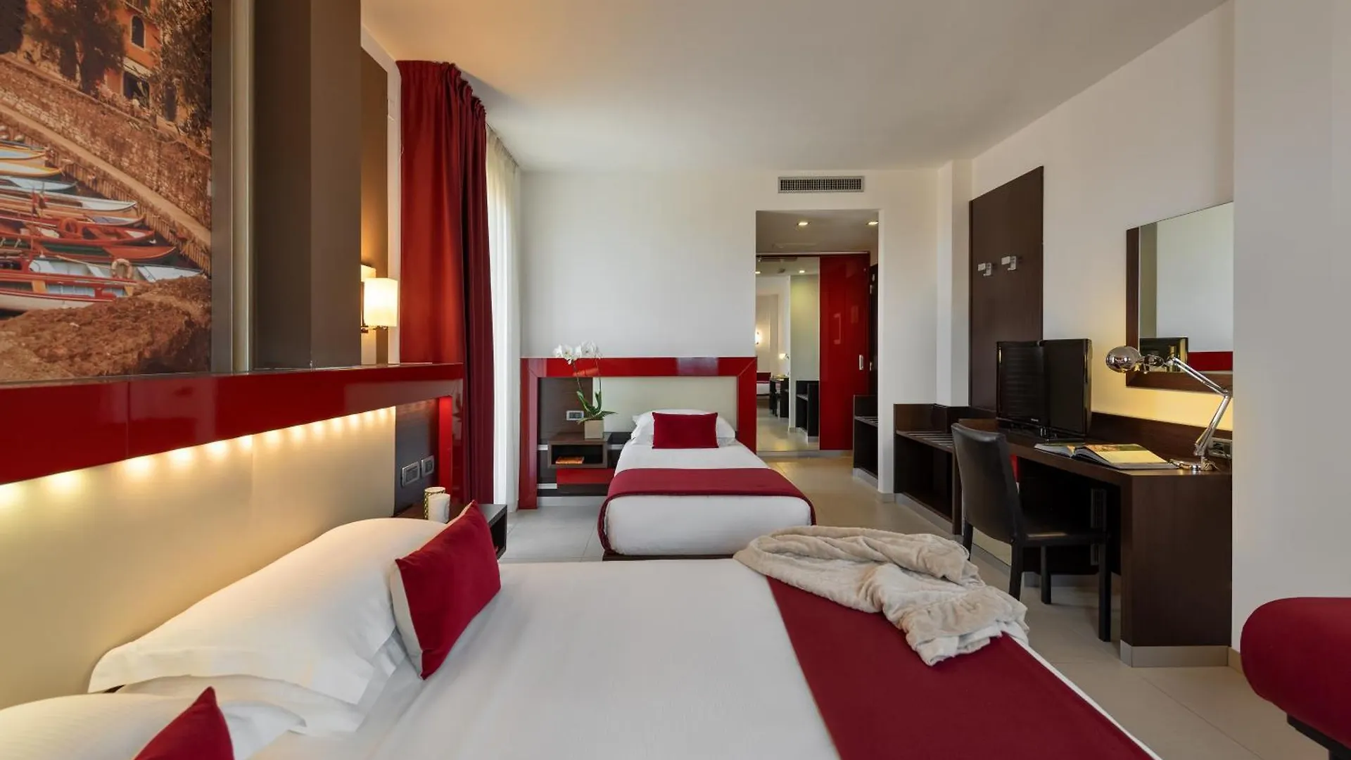 Kairos Garda Hotel Castelnuovo del Garda 3*,  Italy